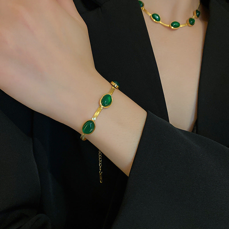 Verdant Glow Necklace